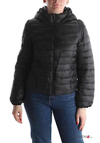 Piumino con zip con tasche con cappuccio - ph 1