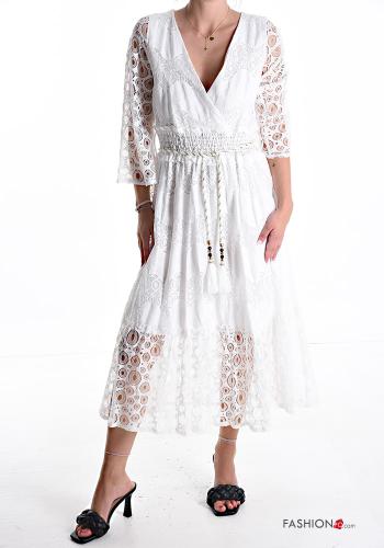 Robe en Coton détail dentelle à broderie avec corde manches à trois-quarts décolleté profond à col en V