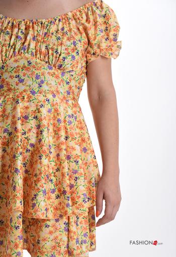 Abito maniche corte corto Fantasia floreale scollo alla bardot con balze con elastico - ph 4