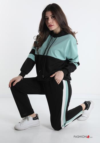 Traje de deporte  con bolsillos con capucha - ph 1