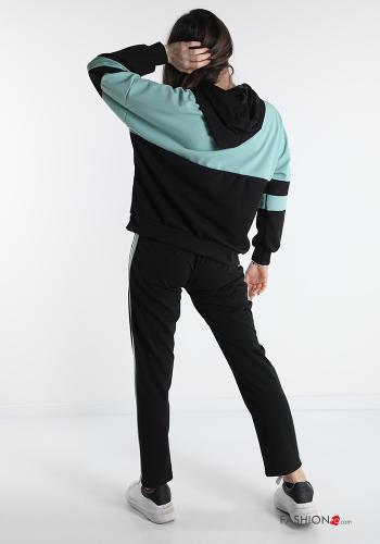 Traje de deporte  con bolsillos con capucha - ph 2