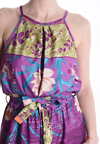 Jumpsuit senza maniche girocollo Fantasia floreale con cintura in stoffa - ph 4