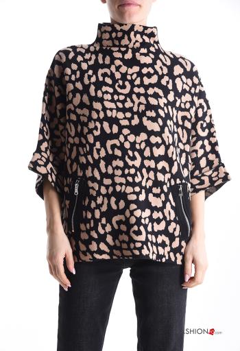 Maglione Fantasia animalier maniche a tre quarti con zip a collo alto con tasche - ph 1