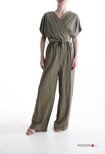 Mono manga corta wide leg con cuello en v con cinturón de tela