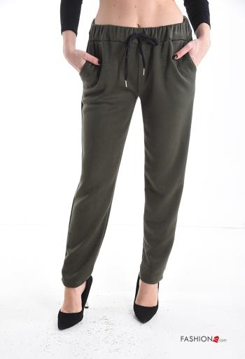 Pantalone con tasche con elastico