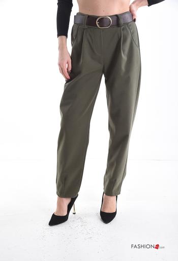 Hose mit Gürtel mit Reißverschluss mit Taschen mit Knöpfen