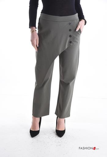Pantalone con bottoni con tasche - ph 1