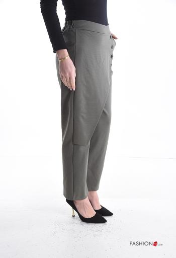 Pantalone con bottoni con tasche - ph 3