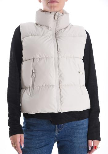 Gilet with pockets with zip
