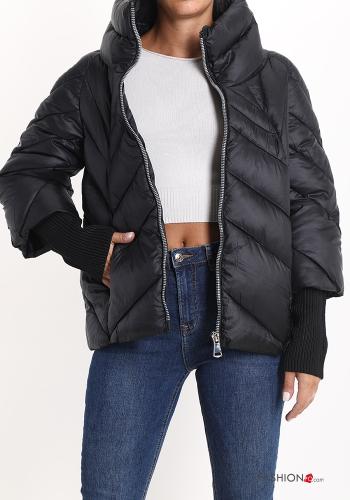 Piumino con tasche a collo alto con zip