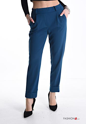 Trousers with pockets with elastic
