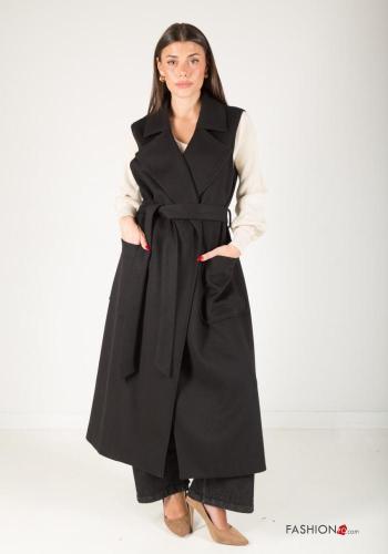 Gilet with belt with pockets