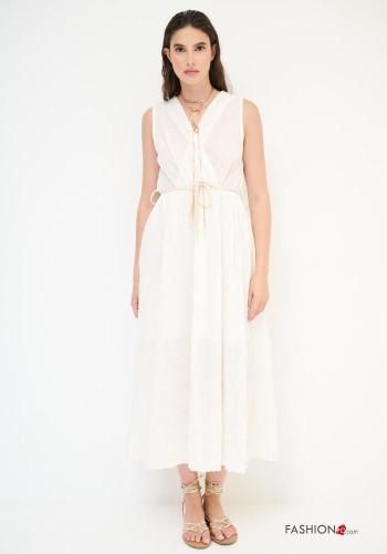 Besticktes Muster Kleid aus Baumwolle mit V-Ausschnitt mit stoffgürtel - ph 1