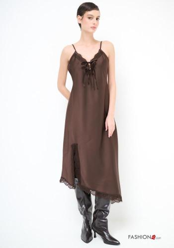 Abito pizzo scollato sulla schiena con fiocco con spacco - ph 1