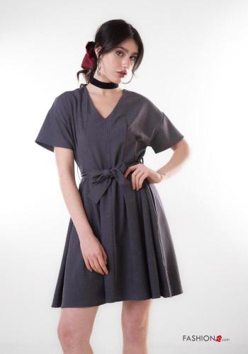 Robe courte à col en V