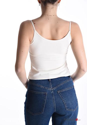 Top sans manches à boutons avec bonnets - ph 2