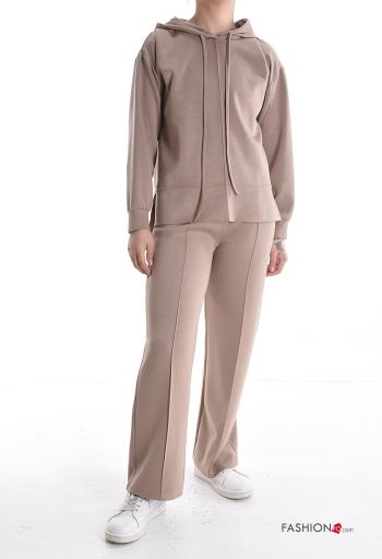 Tuta sportiva maniche lunghe con cappuccio con elastico - ph 1