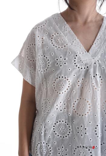 Blusa in Cotone maniche corte Fantasia ricamata scollo a V in pizzo sangallo - ph 4