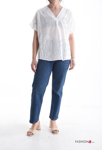 Blusa in Cotone maniche corte Fantasia ricamata scollo a V in pizzo sangallo - ph 5