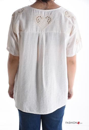 Blusa in Lino maniche corte Fantasia ricamata con bottoni scollo a V - ph 2