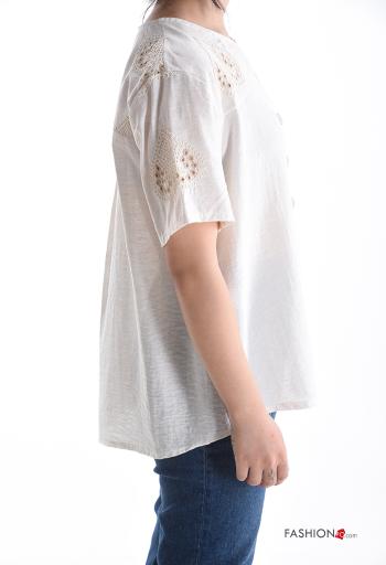 Blusa in Lino maniche corte Fantasia ricamata con bottoni scollo a V - ph 3