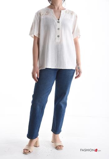Blusa in Lino maniche corte Fantasia ricamata con bottoni scollo a V - ph 5