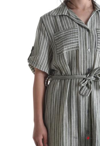 Abito maniche corte con colletto Fantasia righe con cintura in stoffa con bottoni con tasche - ph 4