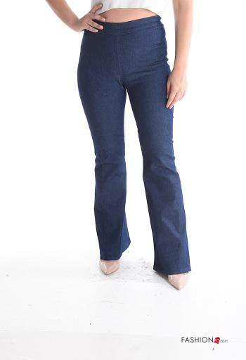 ausgestellte Jeans
