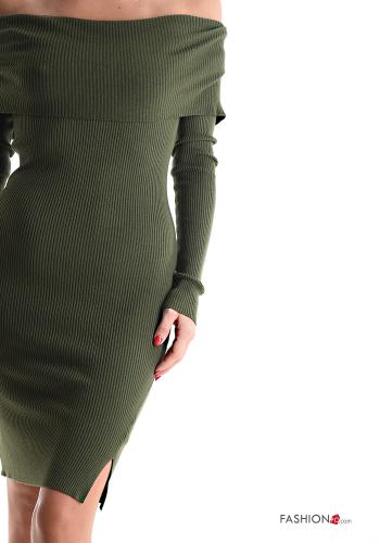 Abito maniche lunghe costine corto con spacco scollo alla bardot - ph 4