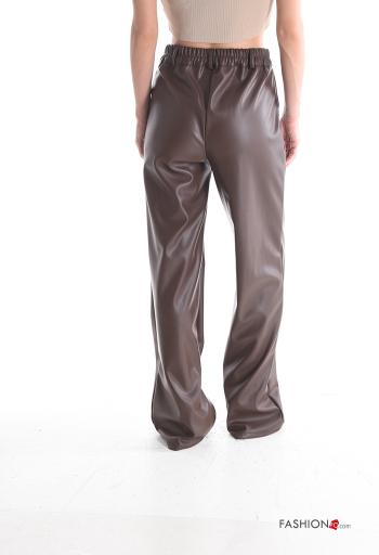 Pantalone lungo ecopelle vita alta con tasche con bottoni con zip - ph 2