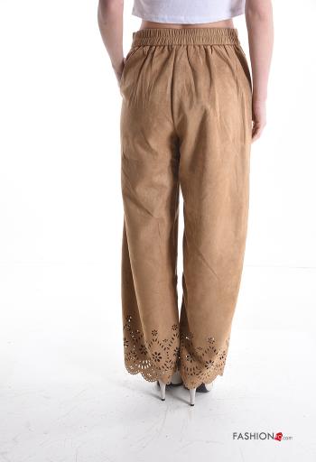 Pantalone camoscio Fantasia ricamata con tasche con bottoni con zip - ph 2