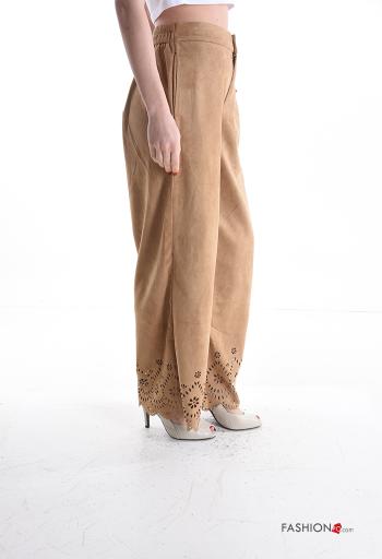 Pantalone camoscio Fantasia ricamata con tasche con bottoni con zip - ph 3