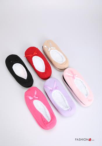 Slippers with bow