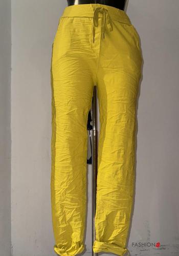 Pantalones con bolsillos con cordón