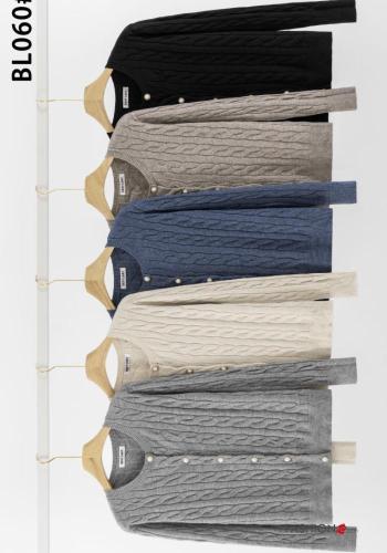 Cardigan maniche lunghe girocollo con bottoni